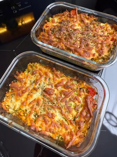 Lasanha porcionada em marmitas de vidro